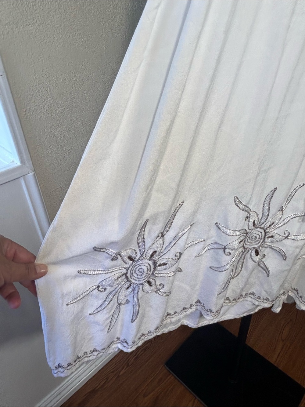 Raya Sun embroidered sleeveless dress, lightweight cotton-rayon blend, size L - Picture 3 of 11